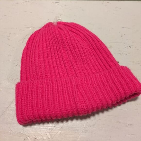 NEW Women's OSFM Poppi Strawberry Graphic Beanie Stocking Hat Pink - Picture 3 of 4